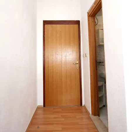 And With A Swimming Pool - 6643 Guest house Makarska