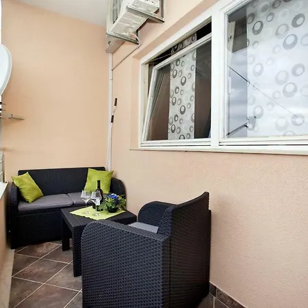 And With A Swimming Pool - 6643 Guest house Makarska