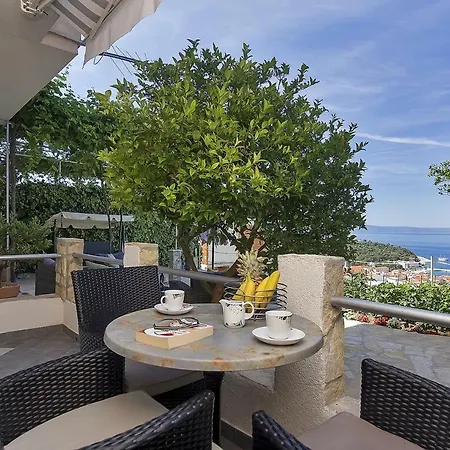 Guest house And With A Swimming Pool - 6643 Makarska