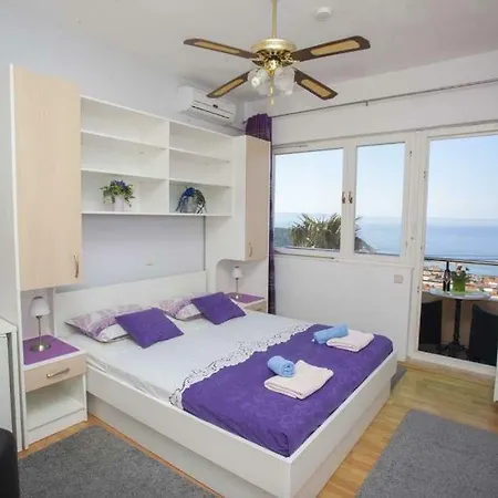 Guest house And With A Swimming Pool - 6643 Makarska