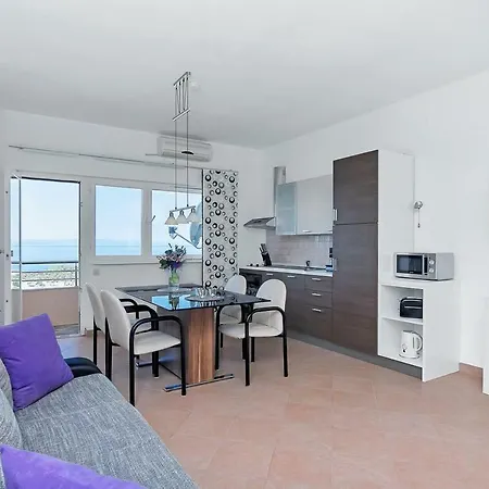 And With A Swimming Pool - 6643 Guest house Makarska